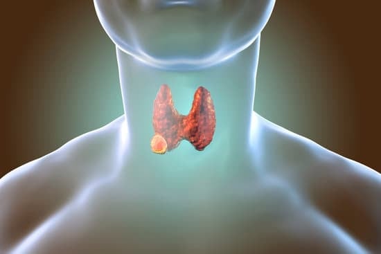 Signes d'alerte spécifiques aux amygdales et au larynx Quels sont les premiers symptômes d'un cancer du larynx 