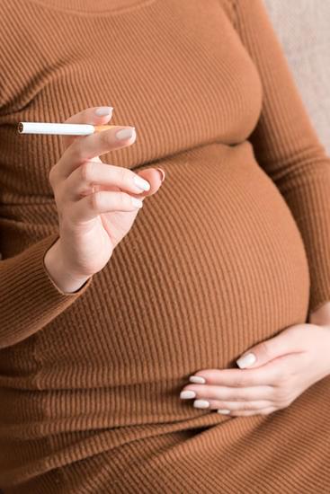Comment la fumée de cigarette affecte la grossesse