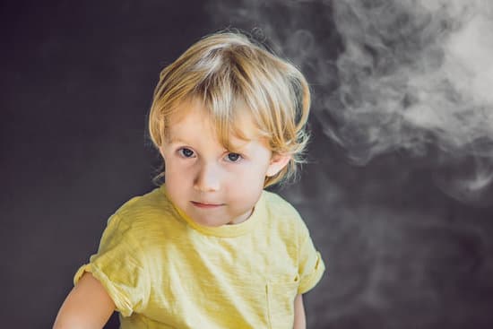 Les dangers du tabagisme passif pour bébé et comment les éviter